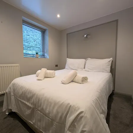 Casa Brighouse-2
