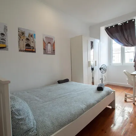 Bohemian Stay Central Lisbon Rooms-3