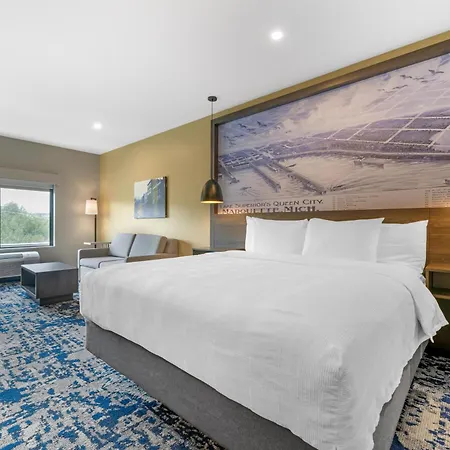 Best Western Plus Marquette Hotel & Suites-3