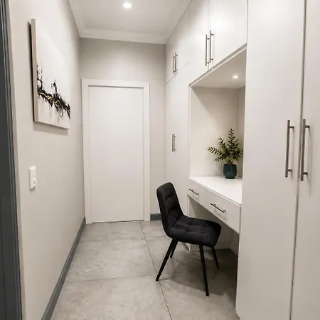 30 On 6Th By 306 Accommodation-3