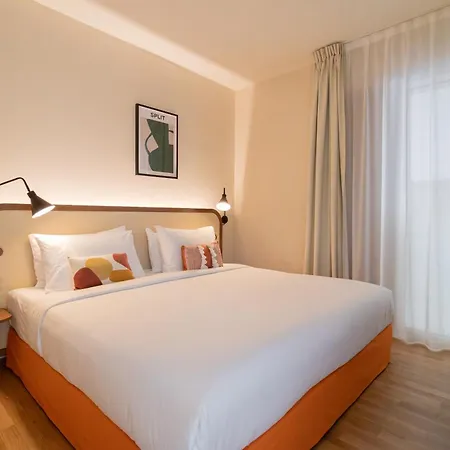 Hood Hotel-2
