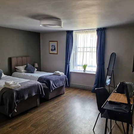 Oyo The Victorian Tap B&B-3