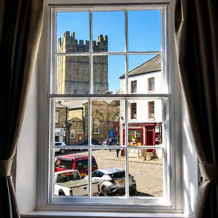 The Castle Tavern Pub & Guest Rooms-2