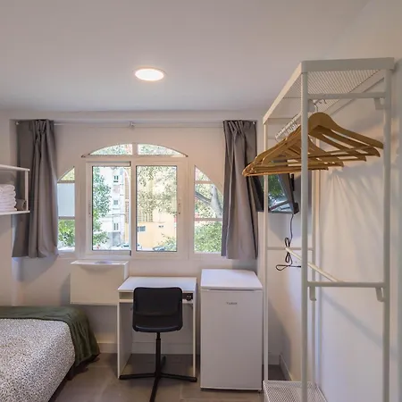 Mol-Terrace, En-Suite Bathroom, Fridge & Tv-3