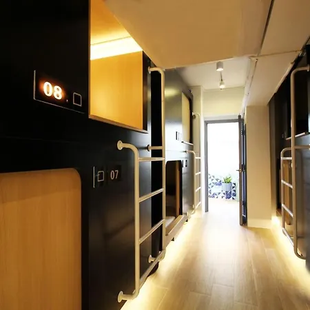 Mue Cubes - Capsule Hotel-2