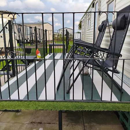 Haven Golden Sands Immaculate 3 Bedroom Pet And Autism Friendly 6 Berth Caravan With Large Gated Veranda-3