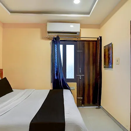Oyo Collection O Bhu Road Varanasi Formerly Hotel Swarna Banquet-3