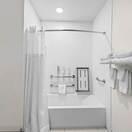 Spark By Hilton Grain Valley Kansas City-2