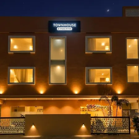 Super Townhouse Viraj Khand Formerly Veridian Inn-3