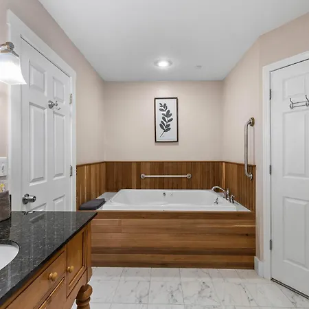Tuckaway Suites At East Branch-3