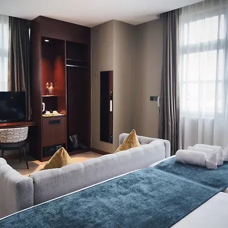 Moon Hotel-3
