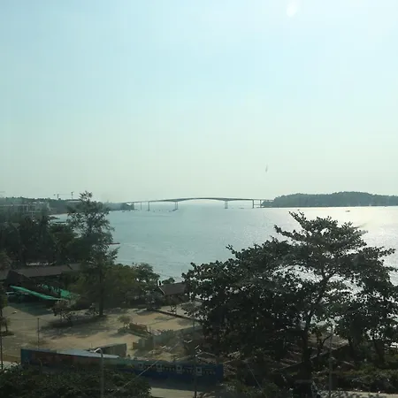 Brian Hotel-2