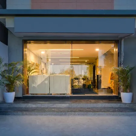Townhouse Shamshabad Paradise Formerly Blue Petals Hotel-2