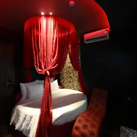 L'Amour Hotel-3