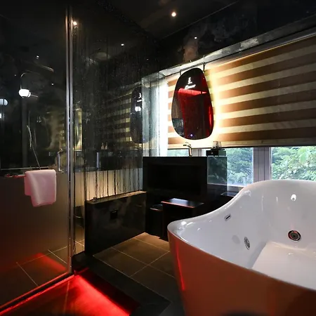 L'Amour Hotel-2