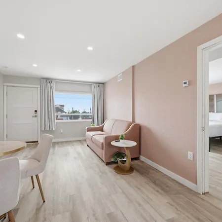 Pink Champagne Boutique Motel-3