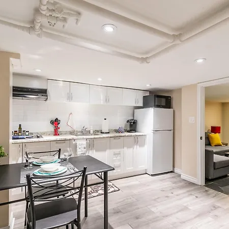 Modern Suite Condo Heart Of St Clair West - Bloor Hotel-2