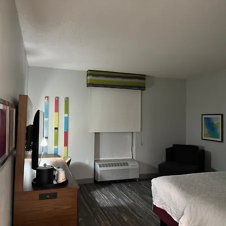 Hampton Inn And Suites-3