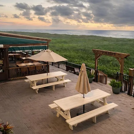 Palms Resort & Cafe On The Beach-3