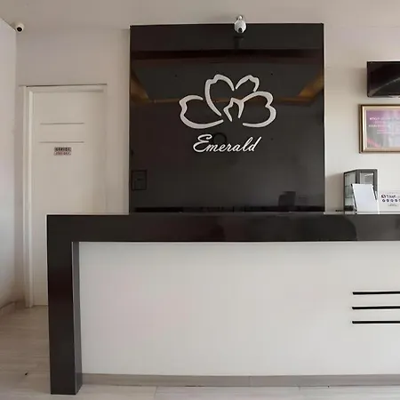 Life Emerald Hotel Surabaya-3