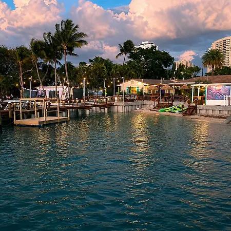 Blue Heron Bridge Hotel And Dive Club-2