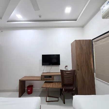 Hotel Sr Executive, Akola-3