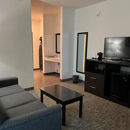 The Grove Inn And Suites-3