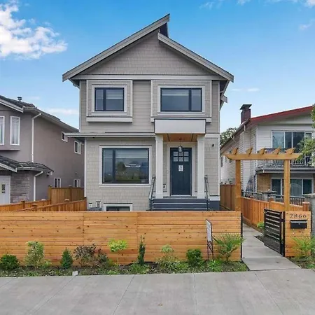 Private Bachelor Suite Near Pne-2