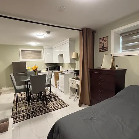 Private Bachelor Suite Near Pne-3