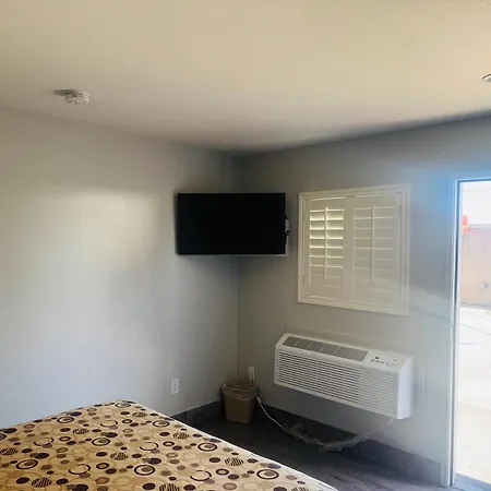 Clover Motel-2