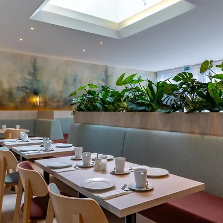 Atrium Im Park Hotel Regensburg-3