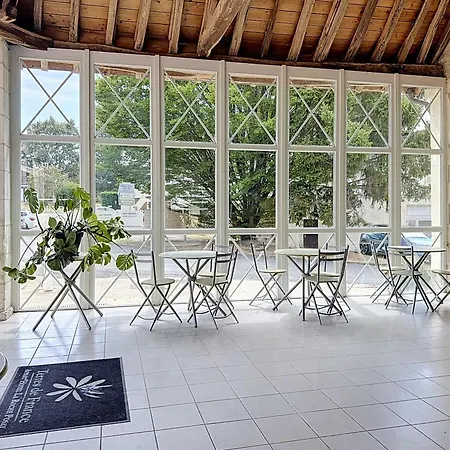 Terres De France - Appart'Hotel La Roche-Posay-2