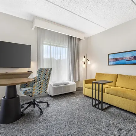 Hampton Inn & Suites Pittsburgh-Meadow Lands-2