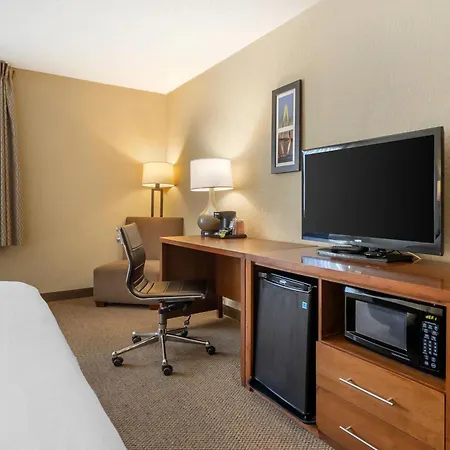 Comfort Inn & Suites Charleston Airport Convention Center-2