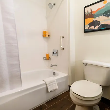 Gray Wolf Inn & Suites-3
