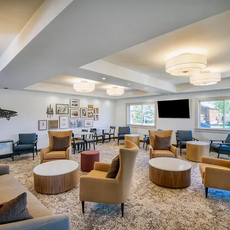 Gray Wolf Inn & Suites-3