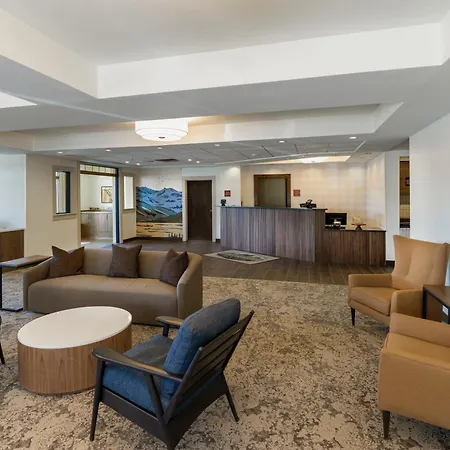 Gray Wolf Inn & Suites-2