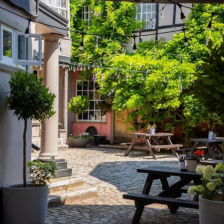 The Crown & Thistle, Abingdon, Oxfordshire - Acorn Pubs-3