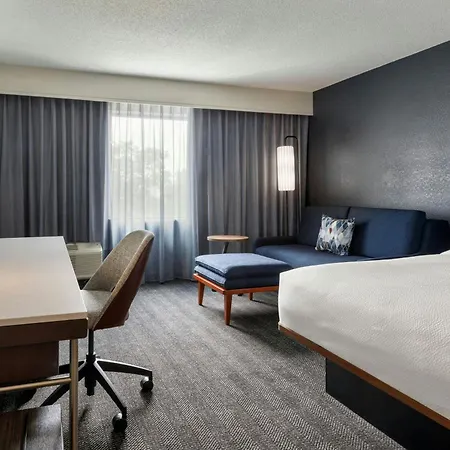Courtyard By Marriott Wichita East-3