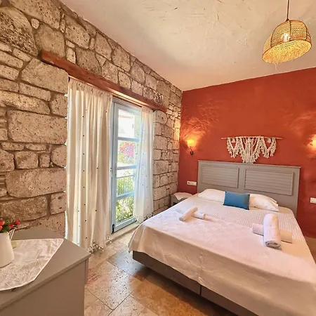 Dort Mevsim Alacati-3
