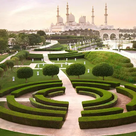 The Ritz-Carlton Abu Dhabi, Grand Canal-2