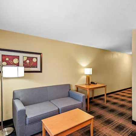 Quality Inn & Suites Des Moines Airport-2