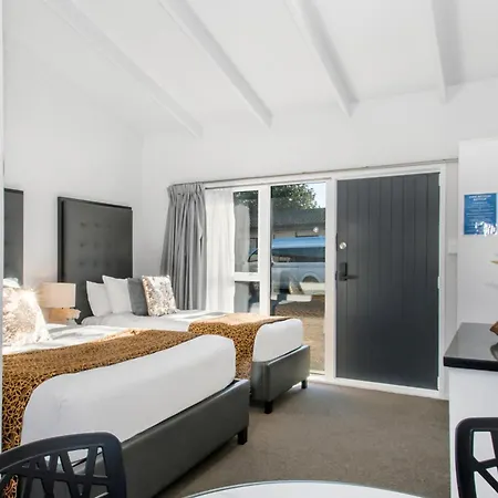 Middlemore Motel-2