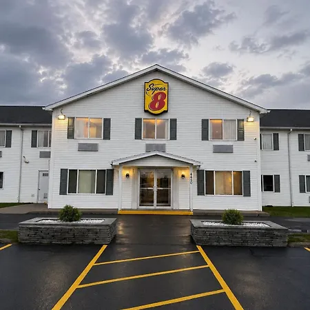 Super 8 By Wyndham Canandaigua-3