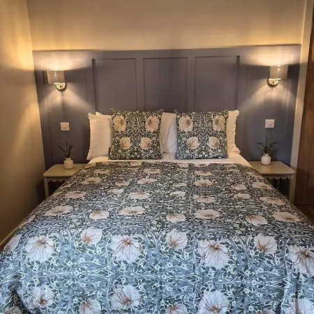Clarke Cottage Guest House-3