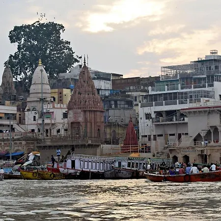 Sandhya Guest House Varanasi Near Ganga River-2