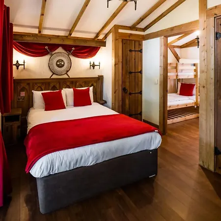 Warwick Castle Hotel & Knight'S Village-2