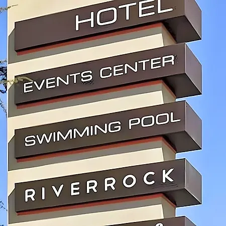 Sportsmen'S Lodge Hotel-3