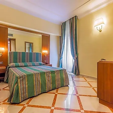 Raeli Hotel Noto-3