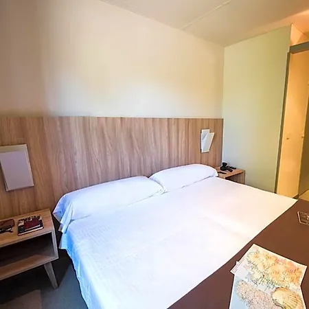 Albergue Monte Do Gozo-2